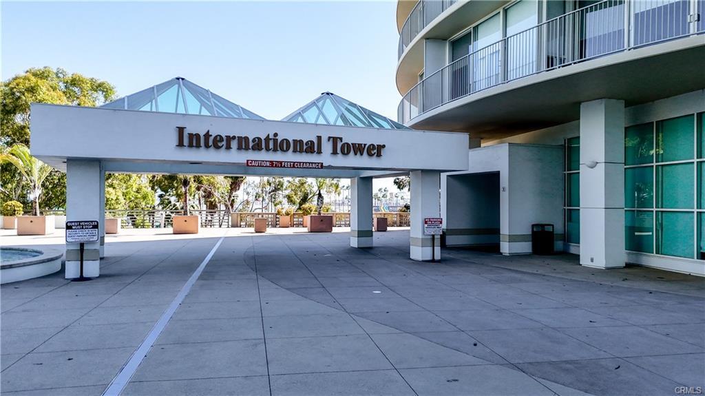 Entrance to lobby - 700 E Ocean Blvd