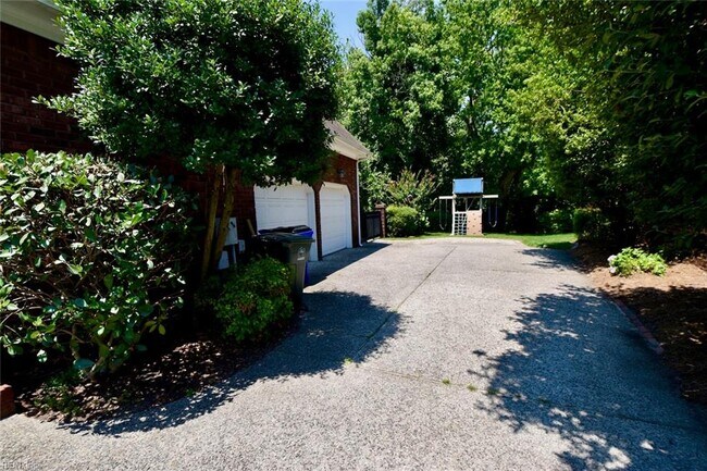 Building Photo - 1514 Bordeaux Pl