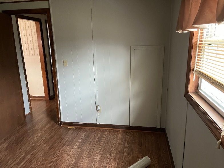 Building Photo - 550 Hopkins Rd