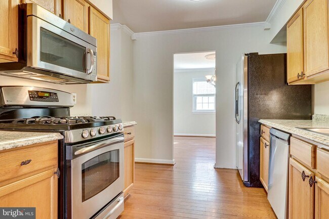 Building Photo - 3000 Winter Pine Ct