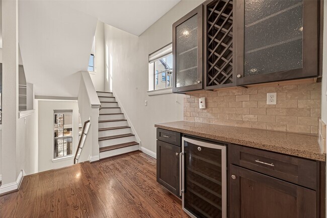 Building Photo - 5211 Eigel St