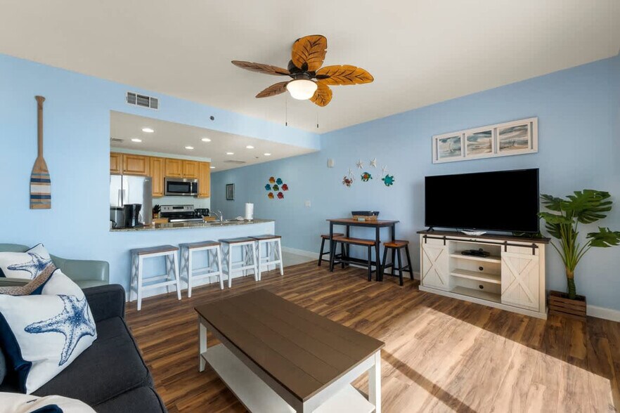 Building Photo - 17729 Front Beach Rd