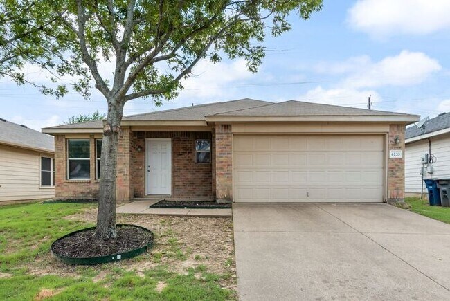 Building Photo - Newly updated home ready for move in