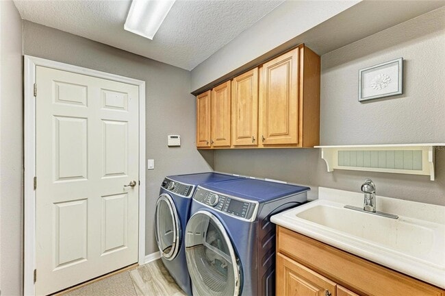 Building Photo - 135 River Enclave Ct