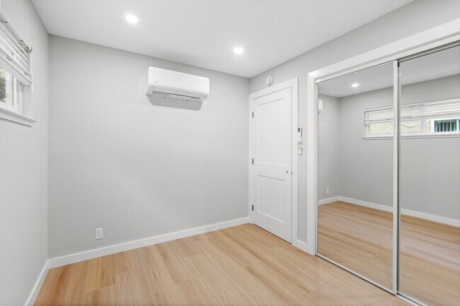 Building Photo - 836 Blair Ave