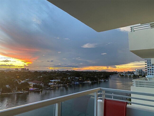 Building Photo - 5600 Collins Ave
