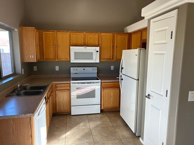 Building Photo - 3 bedroom 2 bathroom home in Maricopa