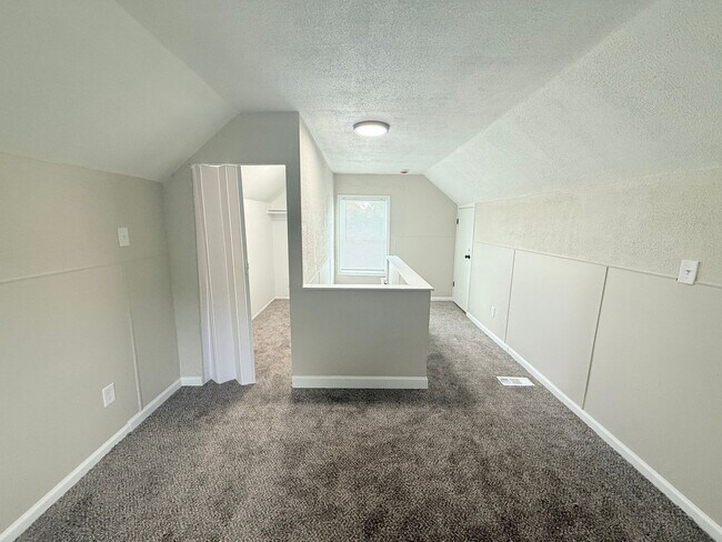 Building Photo - Freshly Renovated 3-Bedroom Home – Quality...