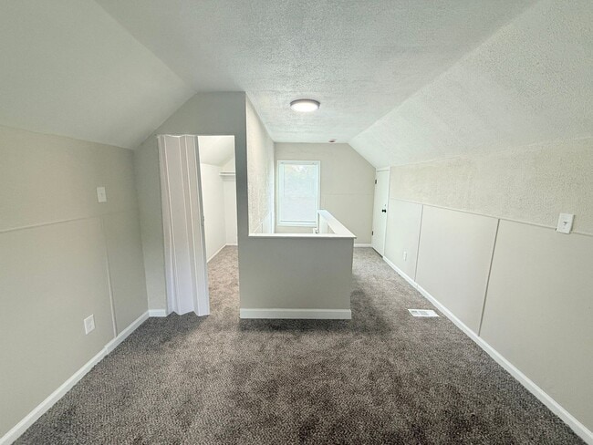 Building Photo - Renovated 3-Bedroom Home – We Welcome Sect...