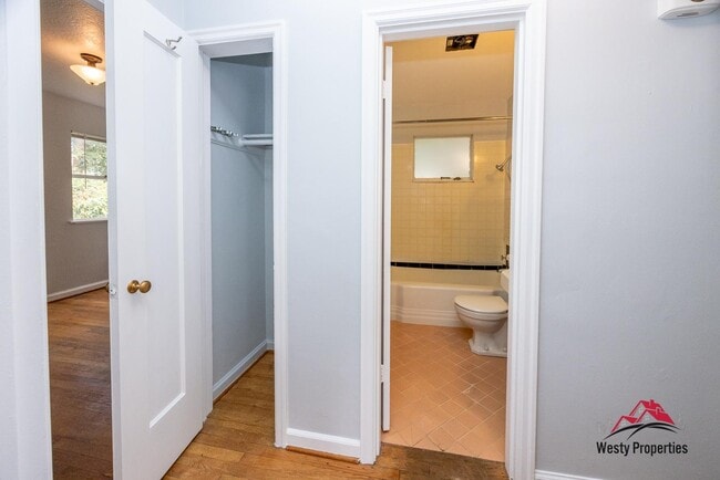 Building Photo - 1811 SE Salmon St