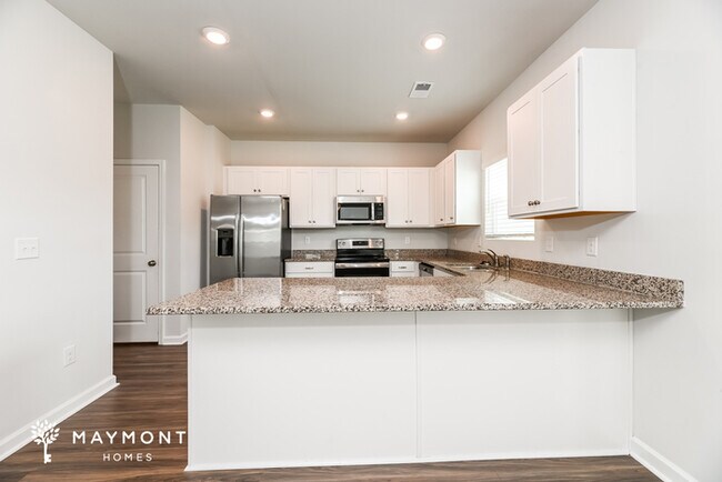 Building Photo - 4 Bedroom in Regal Farms