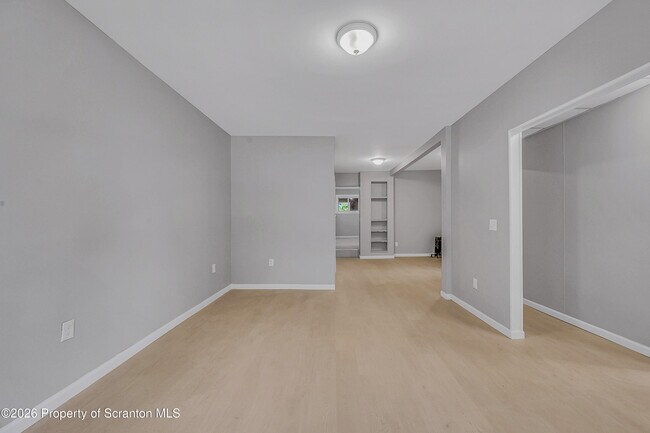 Building Photo - 958 Ridge Ave