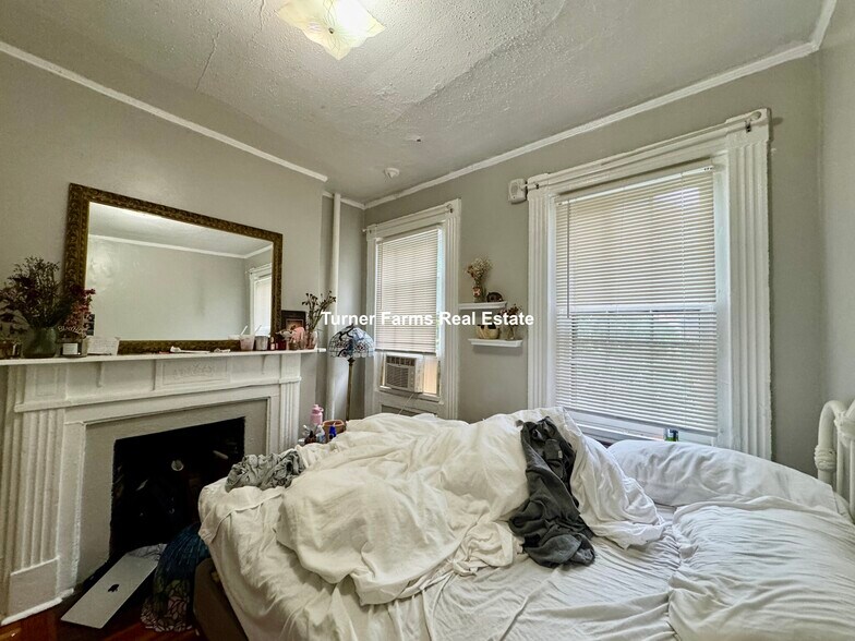 Building Photo - 5 Champney Pl