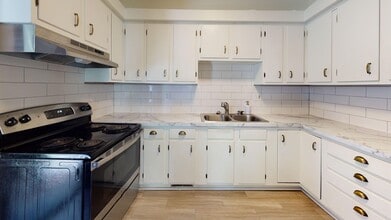 Building Photo - 127 Shepard St