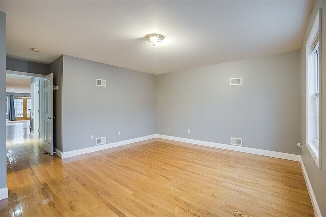 Building Photo - 115 Webster Ave