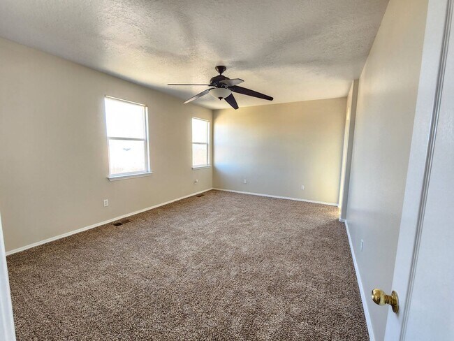 Building Photo - Amazing, Large 3 Bedroom Home in Southwest Albuquerque. Refrigerated Air, 2 Car Garage