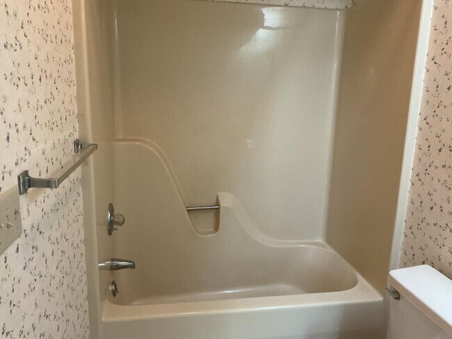 Building Photo - 604 Gleneagles Dr