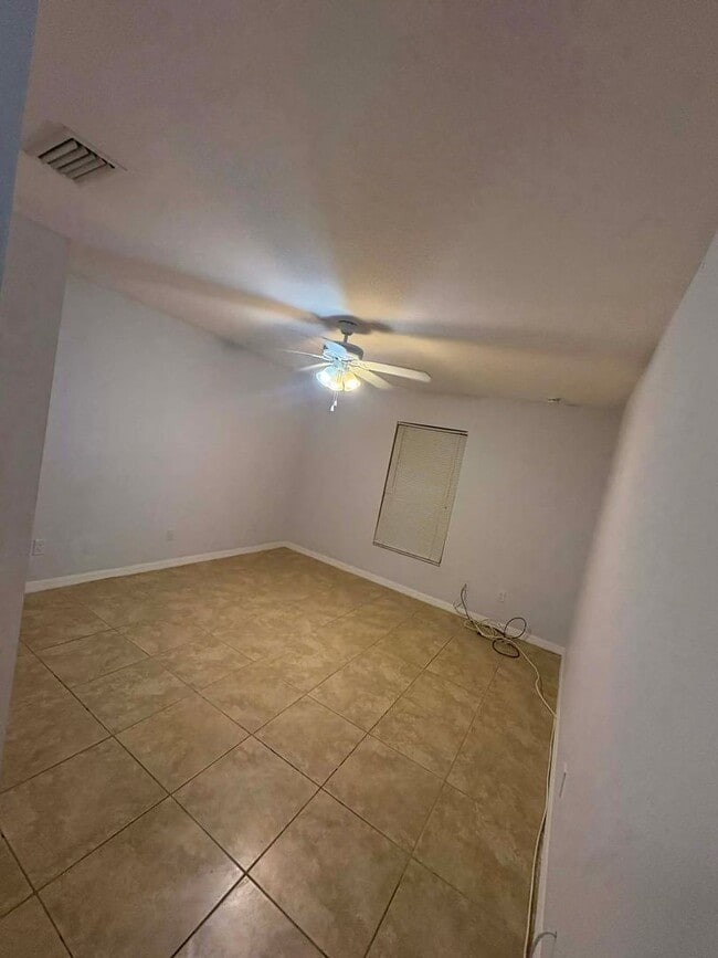 Building Photo - 1000/1002 W 12th Street