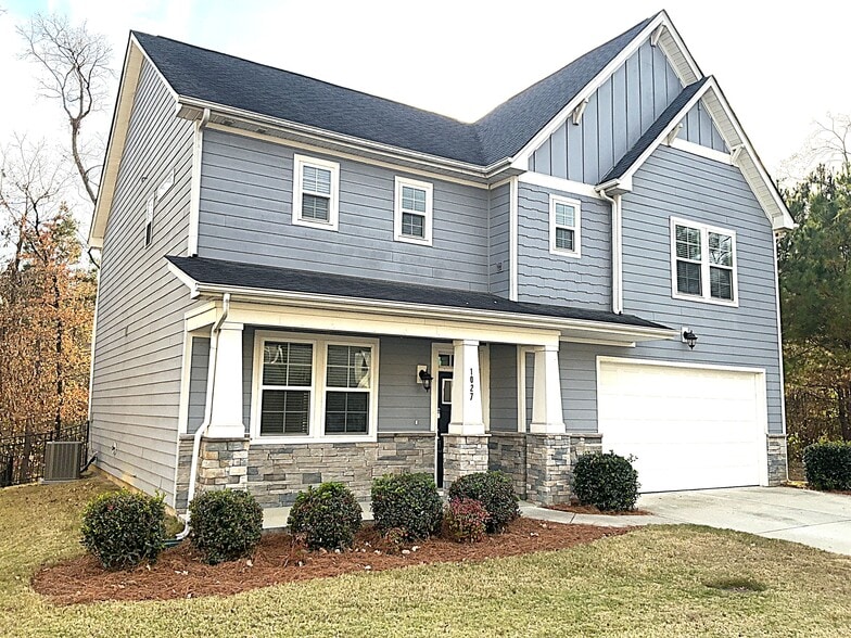 Primary Photo - 1027 Monitor Ct