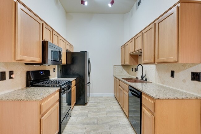 Building Photo - Charming 3 Bedroom Rental with Fireplace, ...