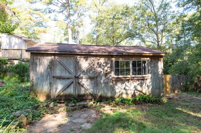 Building Photo - 882 Cherokee Rd