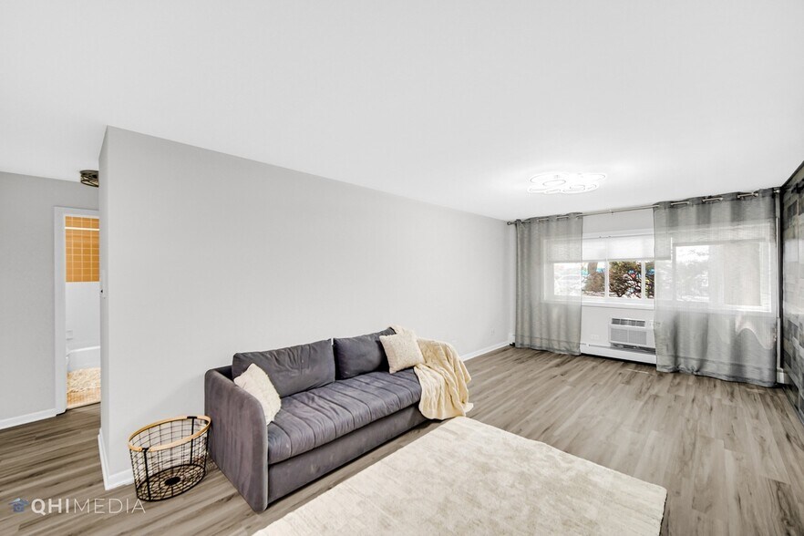 Building Photo - 726 Dempster St