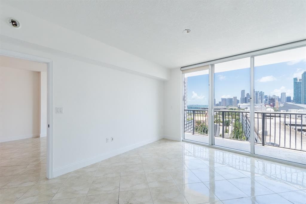 Building Photo - 1750 N Bayshore Dr