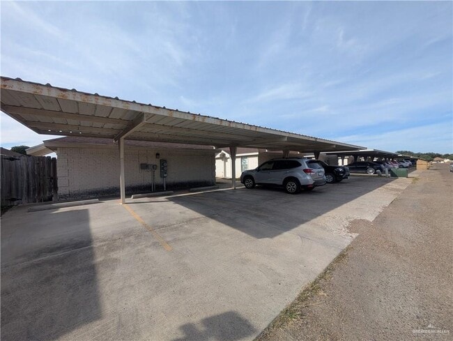 Building Photo - 7 French Ave