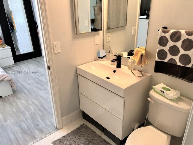 Building Photo - 2233 Ensenada Terrace