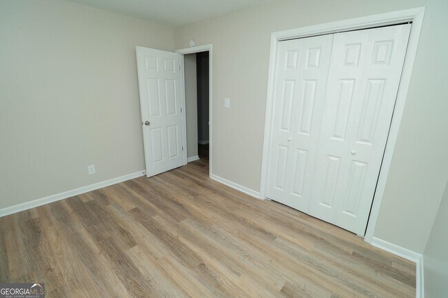 Building Photo - 3323 Victory Ct E