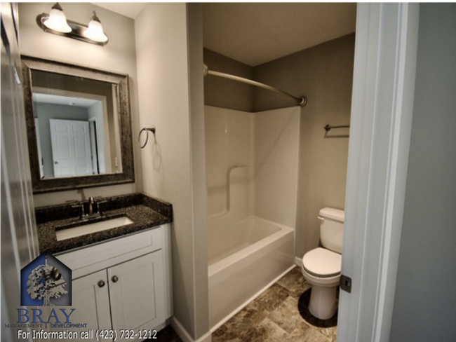 Building Photo - Modern 2-Bed Townhome in Ridge Pointe Subd...
