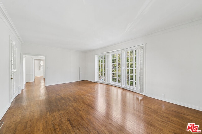 Building Photo - 1284 S Beverly Glen Blvd