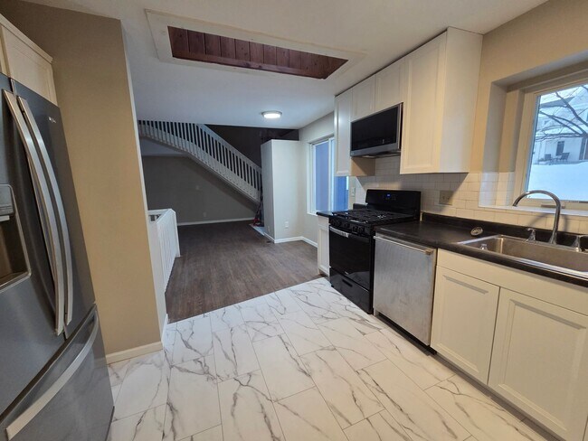 Building Photo - Deephaven 3 bedroom  3 bath house, near Lake Minnetonka