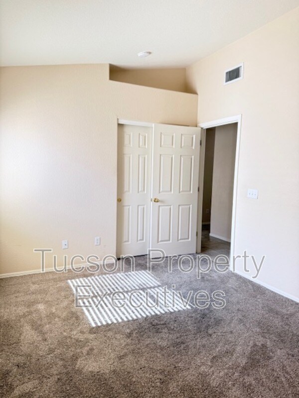 Building Photo - 13256 N Hammerstone Ln