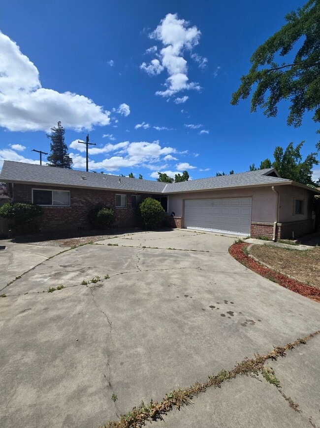 Primary Photo - 1021 Orchid Ave
