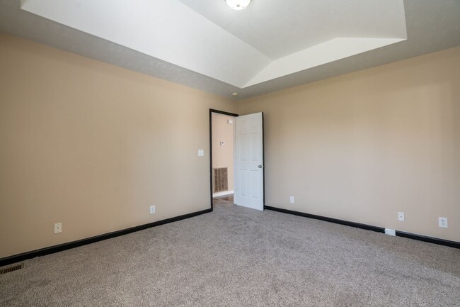 Building Photo - 102 Brandi Ct