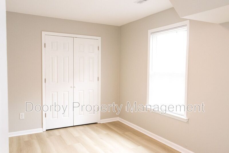 Building Photo - 3635 6th Ave