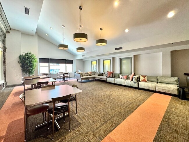 Building Photo - 40 E 9th St