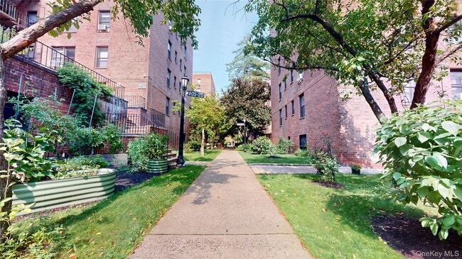 Building Photo - 105-20 66th Ave