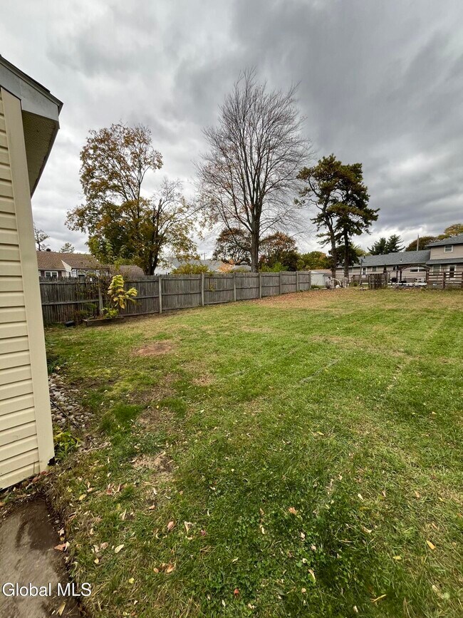 Building Photo - 36 Glenville St