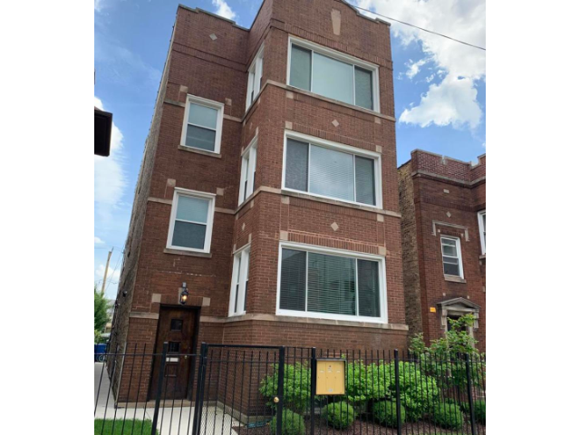 Primary Photo - 2439 W Foster Ave