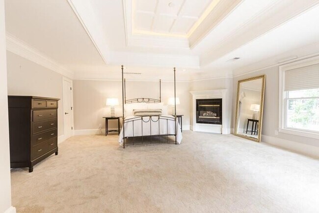 Building Photo - 1106 McLynn Ave NE