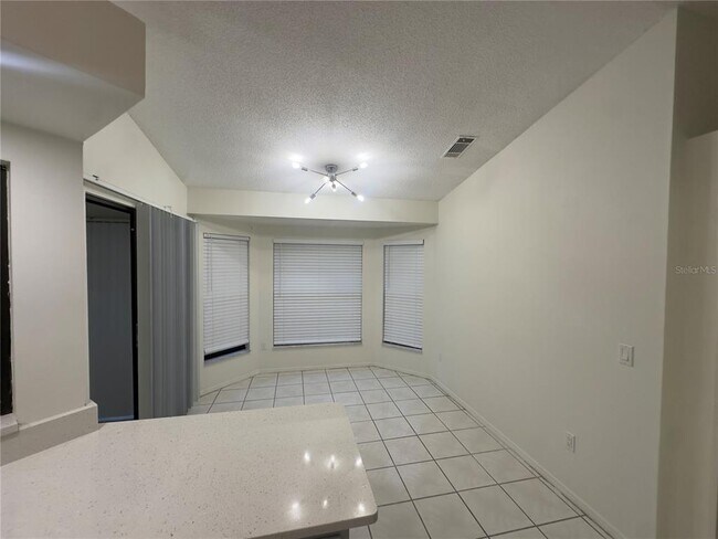 Building Photo - 2029 Lake View Blvd
