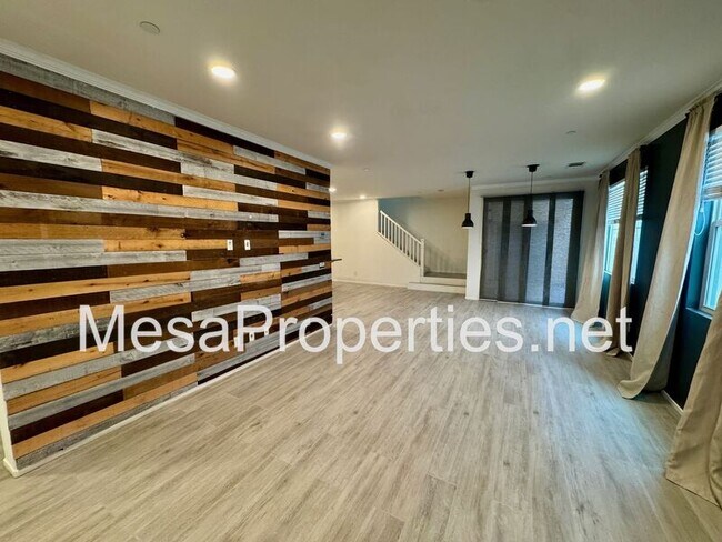 Building Photo - 3134 E La Avenida Dr