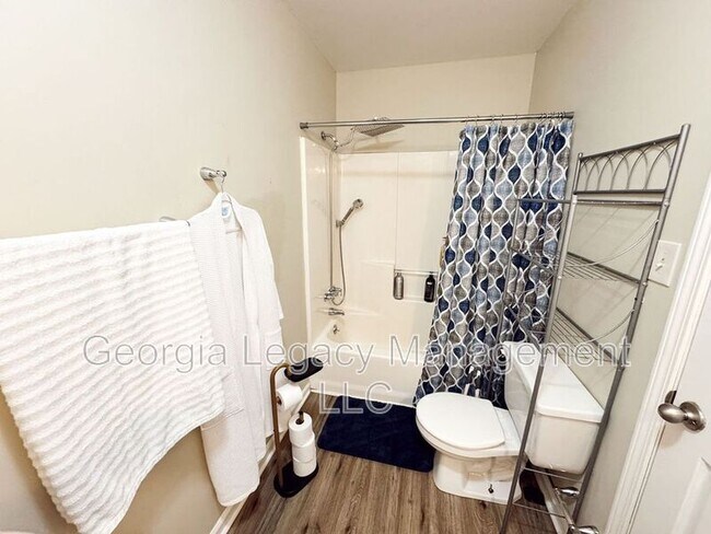 Building Photo - 62 Creek Side Dr