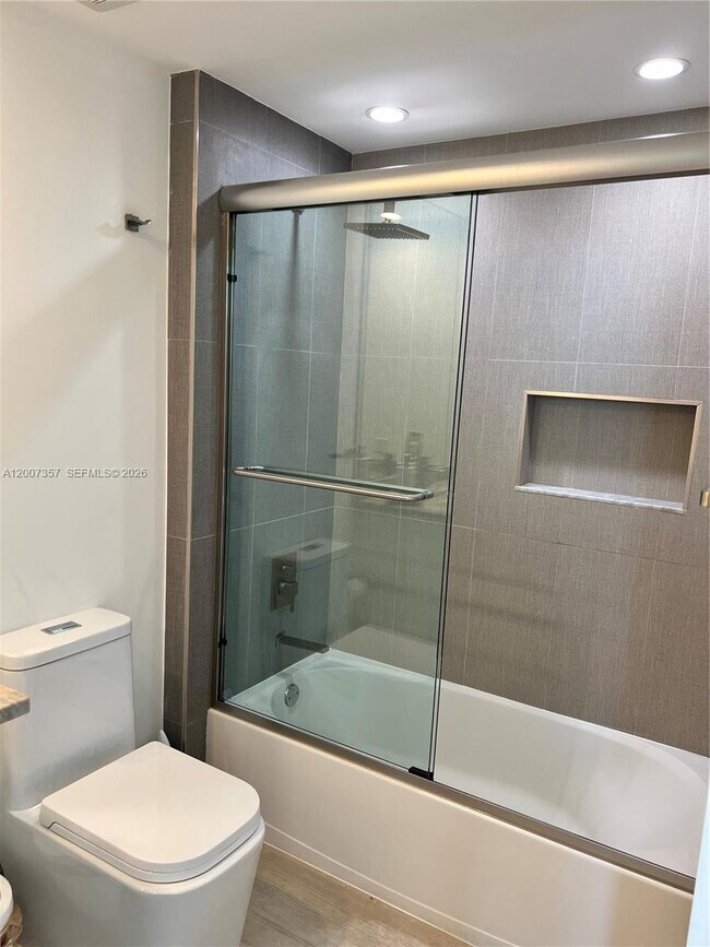 Building Photo - 2475 Brickell Ave