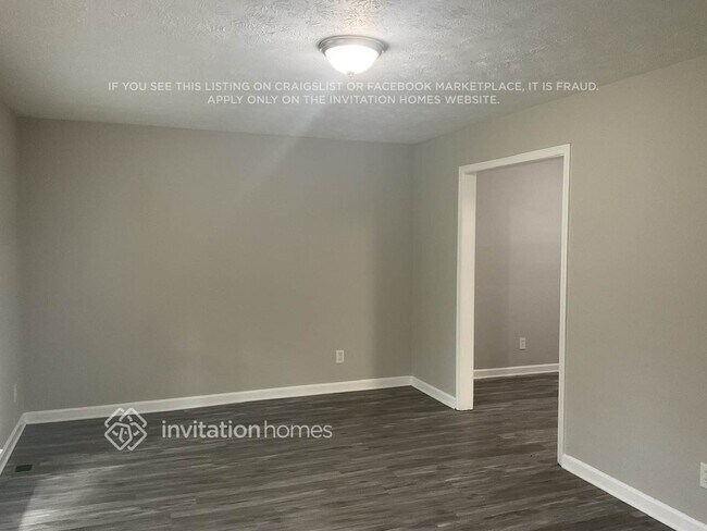 Building Photo - 3269 Robin Hood Ln