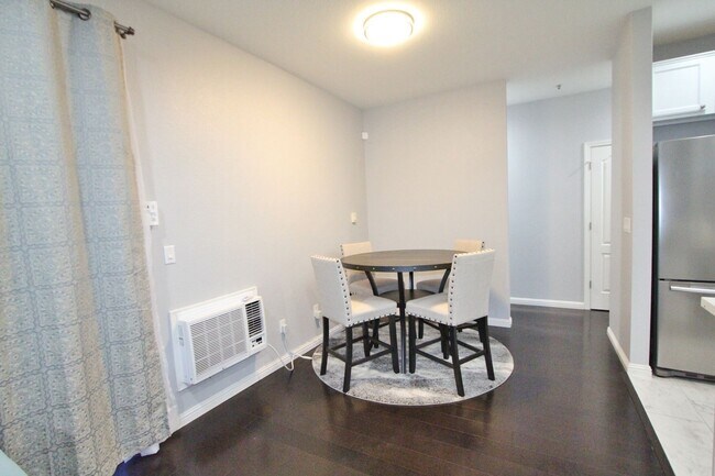 Building Photo - $2,890- GORGEOUS TWO BEDROOM CONDO IN CENTRAL FREMONT BLOCKS FROM BART