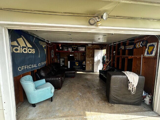 Building Photo - "Charming 4-Bed, 2-Bath Home in Denver's Vibrant Neighborhood!"