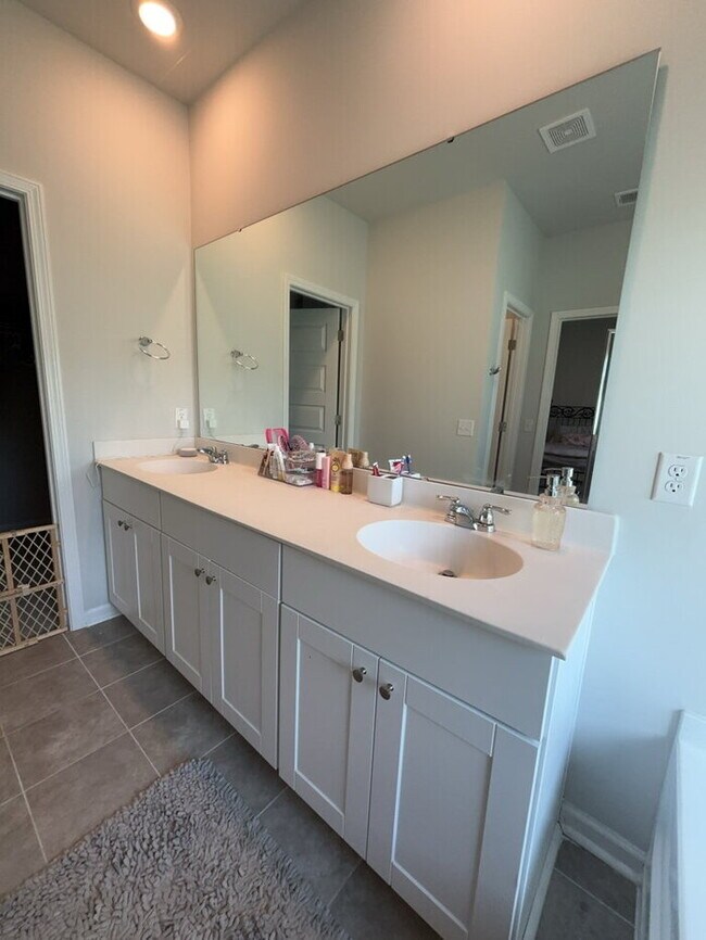 Building Photo - 135 Wood Sage Run
